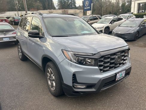 Used 2023 Honda Passport TrailSport image 2