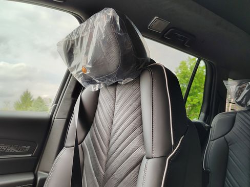 New 2026 Cadillac Vistiq Platinum w/ LPO, Floor Liner Package image 22