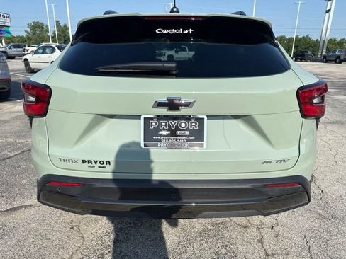 Used 2025 Chevrolet Trax ACTIV w/ Driver Confidence Package FWD image 3