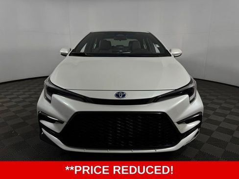 Used 2025 Toyota Corolla SE image 2