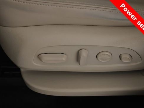 Used 2022 Buick Enclave Avenir w/ Avenir Technology Package image 19