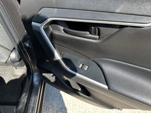 Used 2022 Toyota RAV4 LE image 14