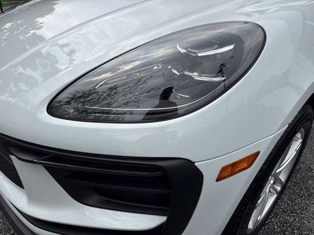 Used 2025 Porsche Macan AWD/4WD image 28
