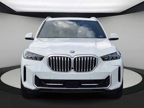 Used 2024 BMW X5 xDrive40i w/ Premium Package AWD/4WD image 3
