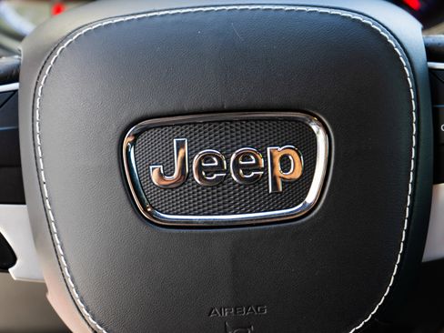 Used 2018 Jeep Grand Cherokee Trackhawk image 19