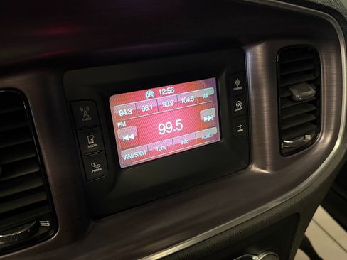 Used 2017 Dodge Charger SE w/ Power Sunroof Group image 13