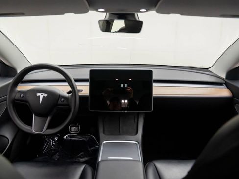 Used 2021 Tesla Model 3 Standard Range Plus image 9