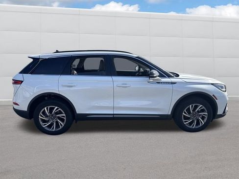 Used 2025 Lincoln Corsair AWD w/ Equipment Group 101A image 9