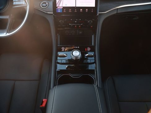 New 2025 Jeep Grand Cherokee Overland image 24