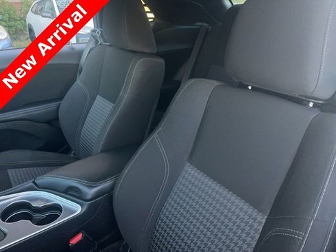 Used 2021 Dodge Challenger SXT w/ Driver Convenience Group image 17