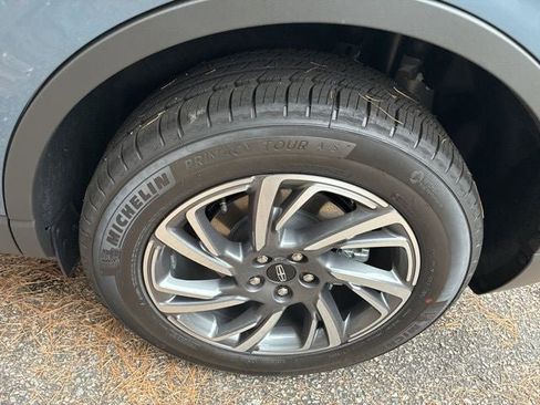 New 2026 Lincoln Corsair Premiere image 12