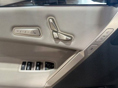 Used 2022 BMW iX xDrive50 w/ Premium Package image 24