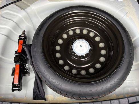 Used 2025 Nissan Sentra SV image 31