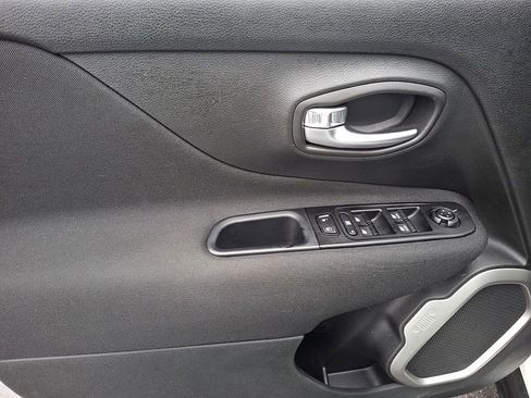 Used 2021 Jeep Renegade Latitude image 14