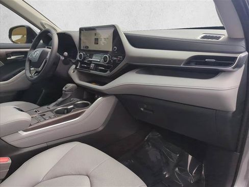 Used 2026 Toyota Highlander Limited AWD/4WD image 29