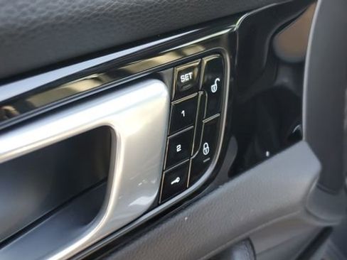 Used 2018 Porsche Panamera 4S image 5