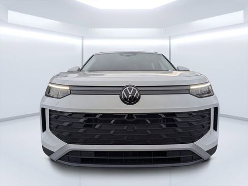 New 2026 Volkswagen Tiguan SE image 8
