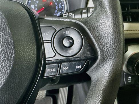 Used 2019 Toyota RAV4 XLE w/ Convenience Package FWD image 17