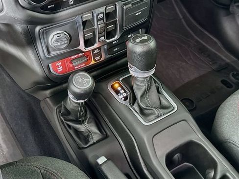 Used 2024 Jeep Wrangler Unlimited Rubicon w/ Technology Group AWD/4WD image 21