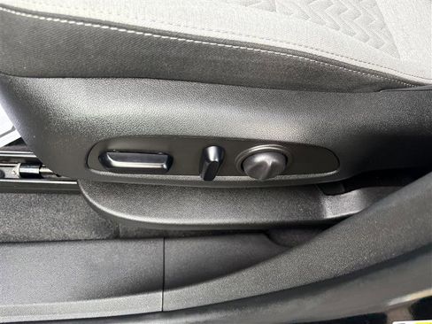 Used 2023 Chevrolet Equinox LT AWD/4WD image 8