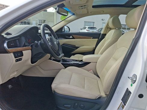 Used 2018 Kia Cadenza Premium w/ Luxury Package image 13