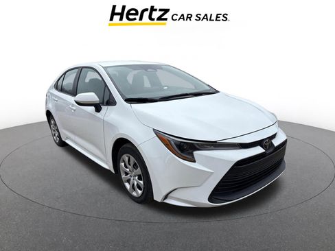 Used 2025 Toyota Corolla LE image 1