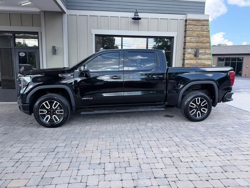 Used 2022 GMC Sierra 1500 AT4 w/ Technology Package AWD/4WD image 3