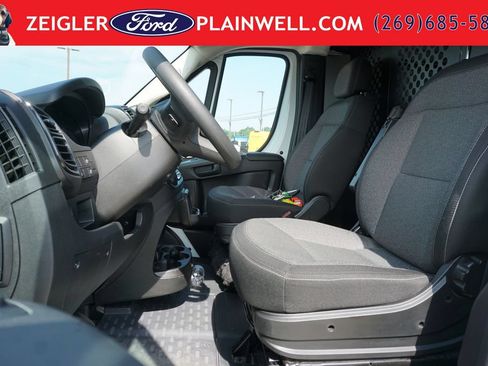 Used 2025 RAM ProMaster 2500 w/ U-Haul Equipment Group FWD image 12