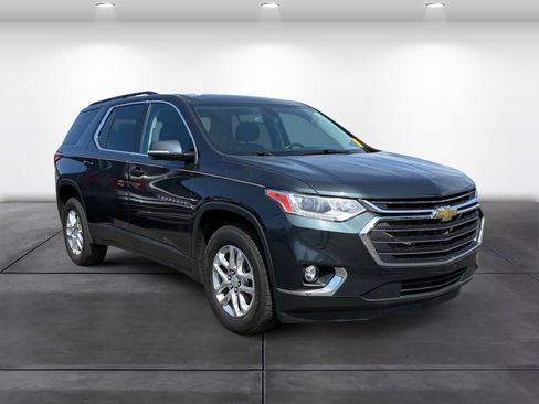 Used 2021 Chevrolet Traverse LT image 2