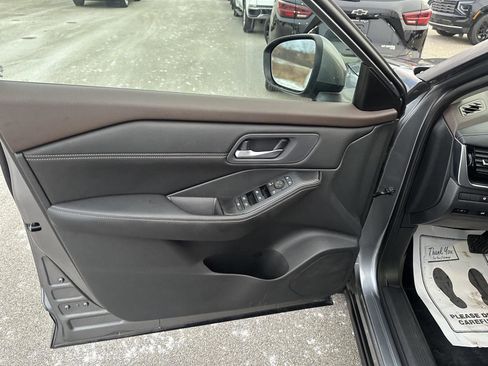 Used 2022 Nissan Rogue SV w/ SV Premium Package image 17