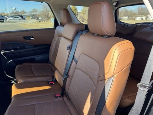 Used 2025 Nissan Pathfinder Platinum w/ Cargo Package image 13