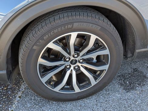 Used 2025 Ford Explorer ST-Line w/ Premium Package image 6