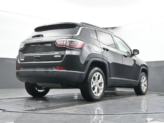 Used 2024 Jeep Compass Latitude AWD/4WD image 43