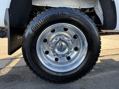 Used 2025 Ford F450 Platinum w/ FX4 Off-Road Package image 41