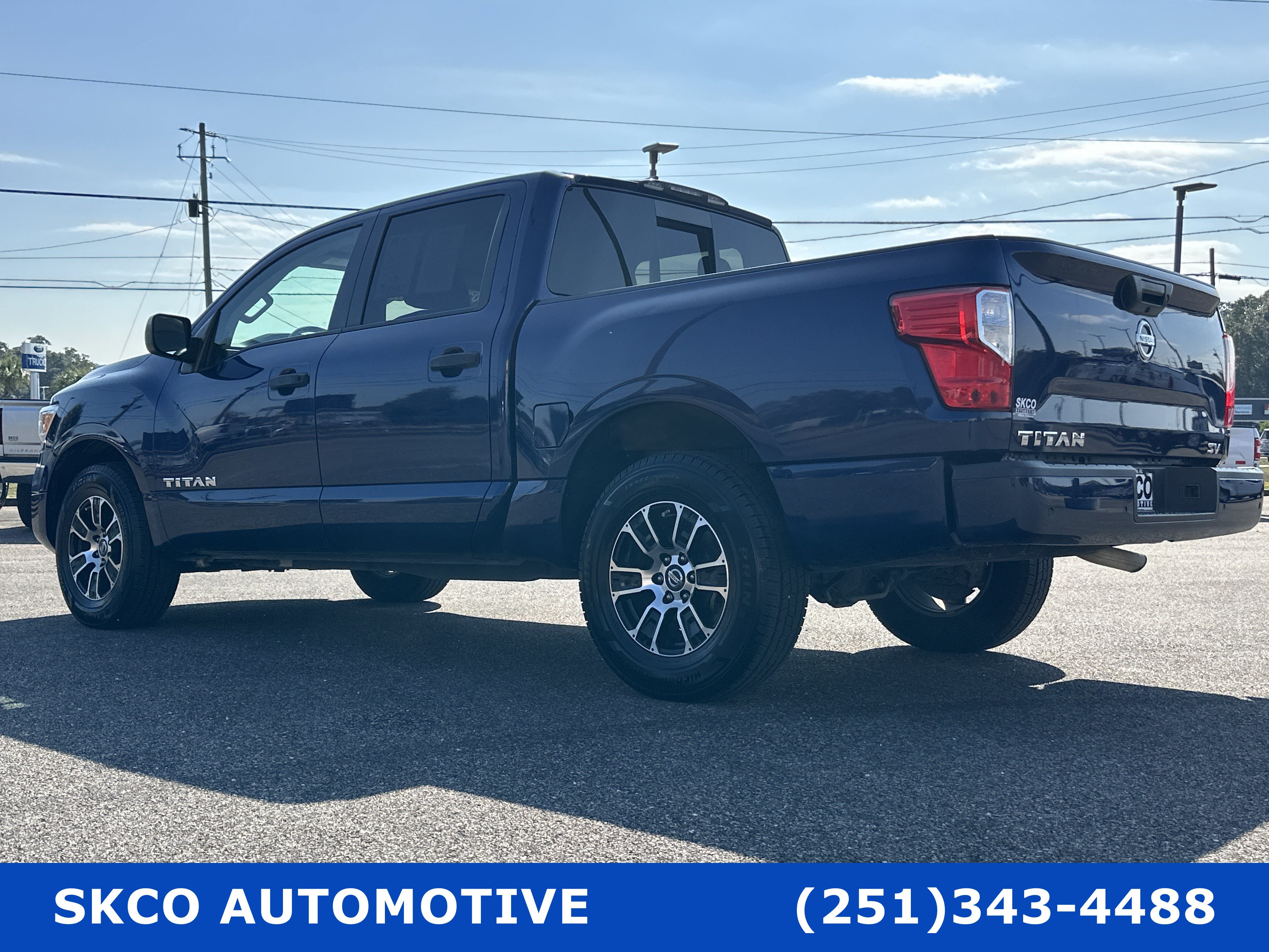 Used 2022 Nissan Titan SV RWD image 3