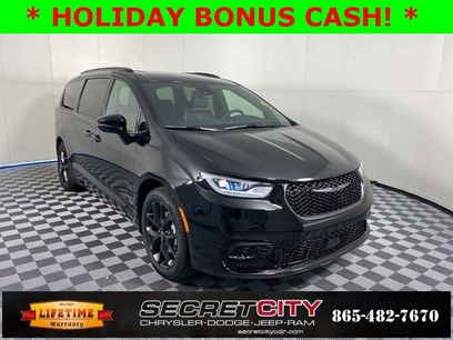 New 2026 Chrysler Pacifica Limited w/ S Appearance Package