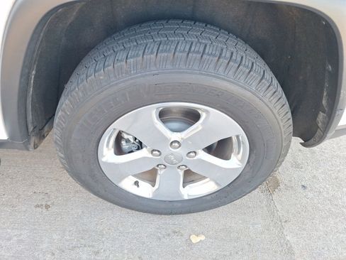 Used 2013 Jeep Grand Cherokee Overland w/ Advance Technology Group image 11