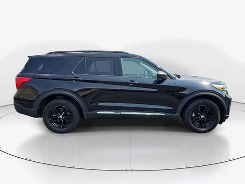Used 2023 Ford Explorer XLT w/ Equipment Group 202A AWD/4WD image 2