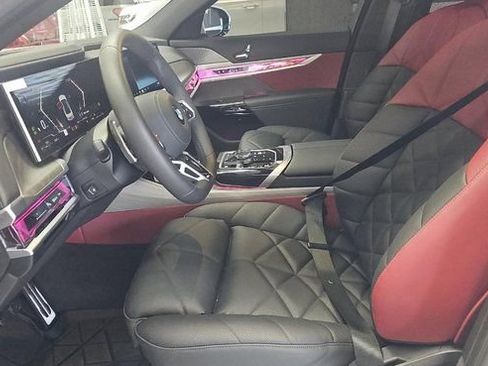 Used 2025 BMW 740i w/ Premium Package image 5