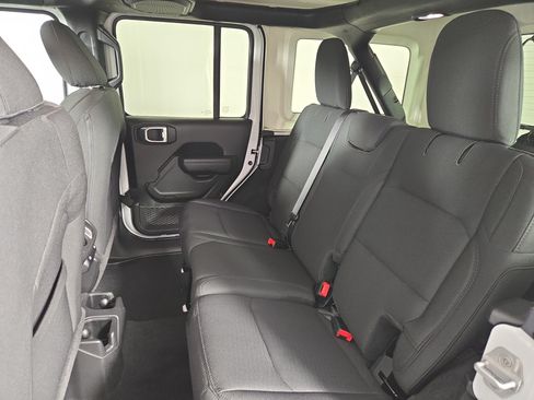 Used 2022 Jeep Wrangler Unlimited Sport AWD/4WD image 31