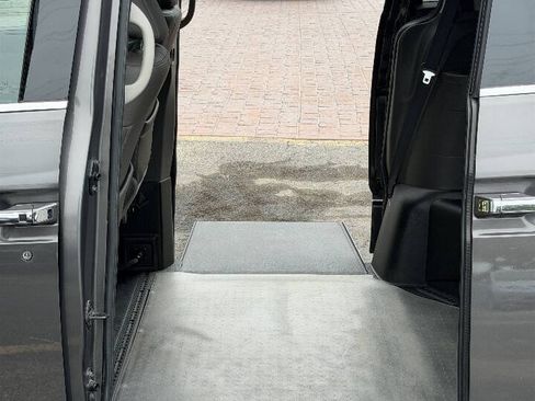 Used 2014 Honda Odyssey Touring Elite image 13