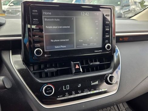 Used 2022 Toyota Corolla LE FWD image 17