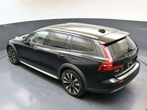 Certified 2024 Volvo V60 B5 Cross Country Ultimate image 38