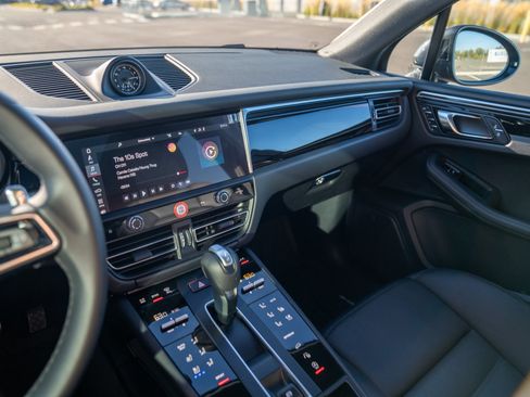 Certified 2026 Porsche Macan AWD/4WD image 16
