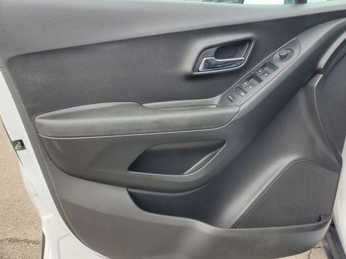 Used 2018 Chevrolet Trax LT FWD image 7