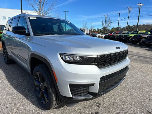 New 2025 Jeep Grand Cherokee L Altitude image 5