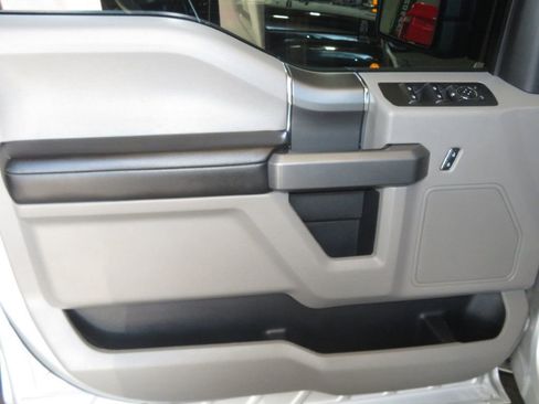 Used 2017 Ford F150 XLT w/ Equipment Group 302A Luxury AWD/4WD image 18