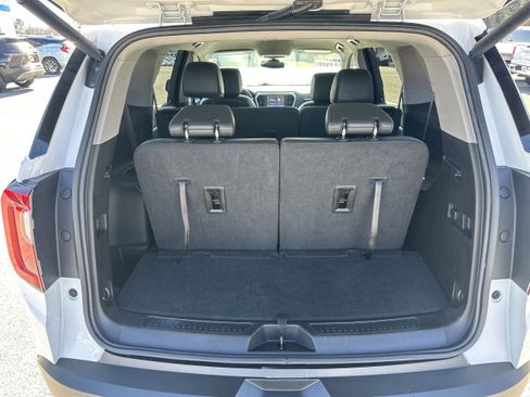 Used 2023 GMC Acadia SLT image 18
