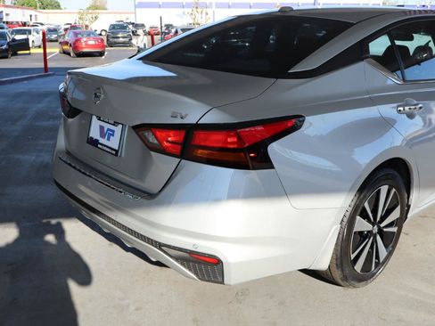 Used 2022 Nissan Altima 2.5 SV FWD image 7