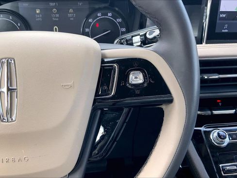 Used 2022 Lincoln Corsair Standard w/ Equipment Group 101A image 17